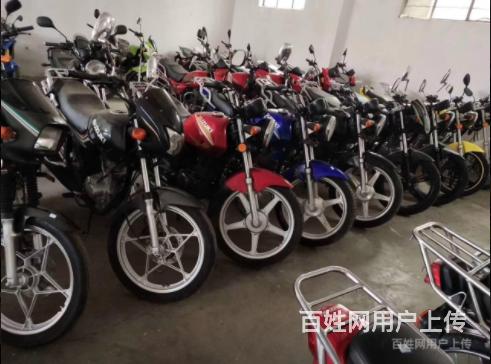 专业批发二手摩托车，停车场大量现车的图片