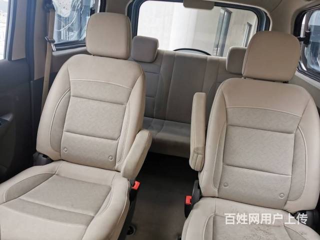 五菱宏光2015款荣光v15手动实用型5座