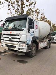 380马力二手豪沃搅拌车 大12方 后八轮 国五