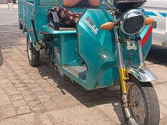 电动三轮车  油电俩用