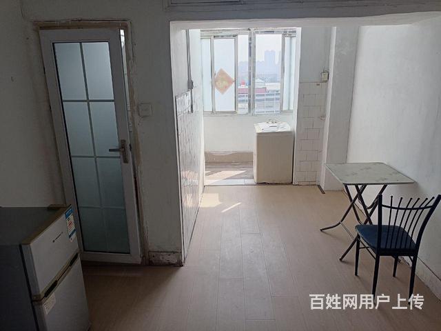 便宜出租或出售的图片