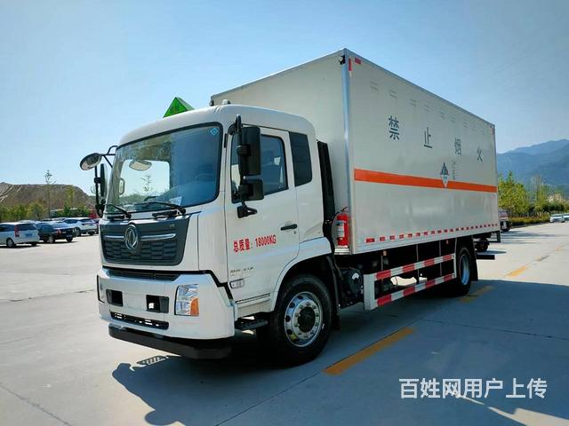 8.6米天锦小三轴8类腐蚀品厢式运输车带液压尾板的图片