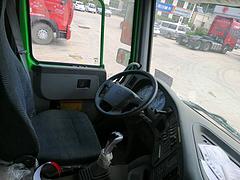 上牌新车8.2米豪沃自卸车 380马力  手续齐全