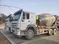 出售二手豪沃搅拌车 大12方后八轮国五中联重科上装
