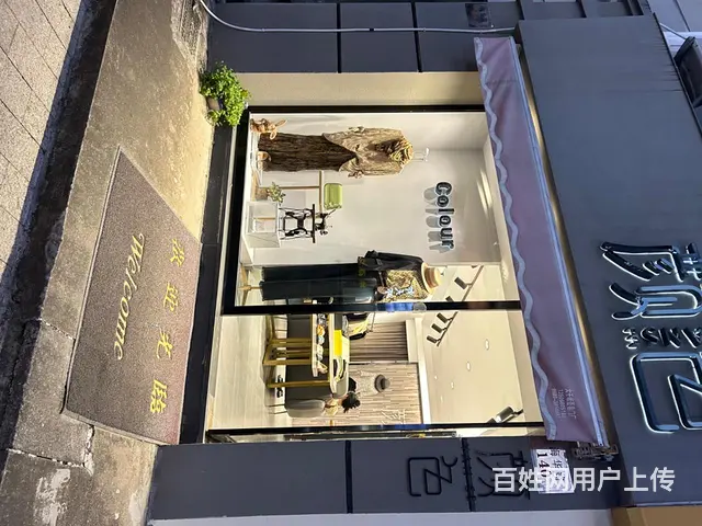 临街服装店转让接手即可营业的图片