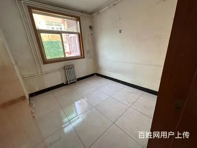 十七中家属院二楼 普通住宅 简单装修的图片