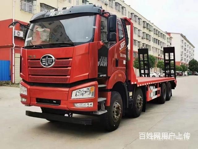 解放J6国六前四后八拉挖机专用平板拖车 价格的图片