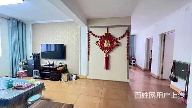 公园附近大三室，有燃气，拎包入住可过户的图片