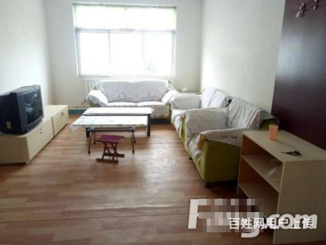 Z6686五里东区实景中装 沙发床 电视 洗衣机油的图片