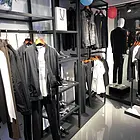 商场二楼好位置经营十多年男装店转让