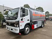 东风福瑞卡8吨加油车油罐车  云内150马力
