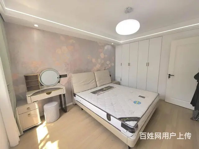 桐泾北路地铁口 彩香二村 精装修 两房朝南 大客厅 低楼层的图片