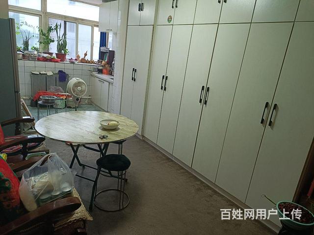 出售新世纪小区楼房的图片