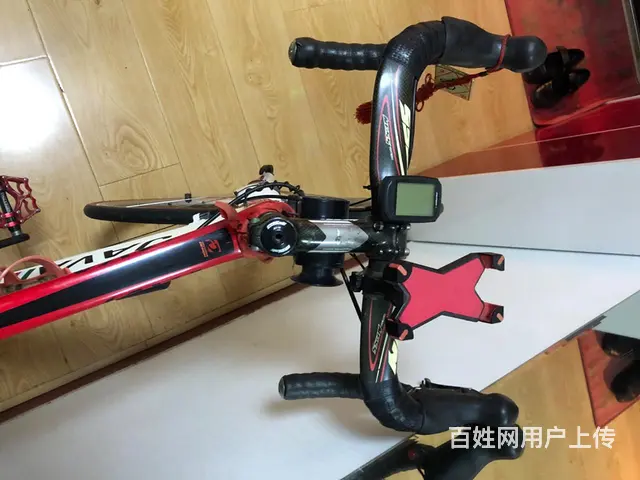 碳纤维公路车的图片