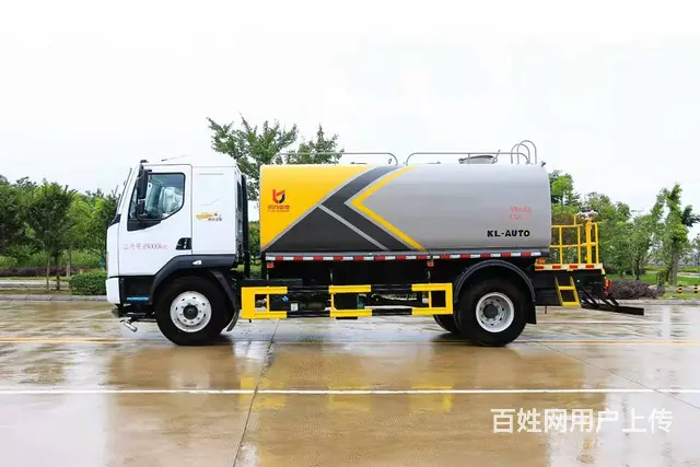 漯河市厂家直销东风洒水车 国六12吨洒水车多少钱的图片