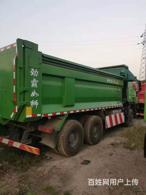 【厂家直销国五红岩杰狮】更多优惠请关注微信朋友圈的图片