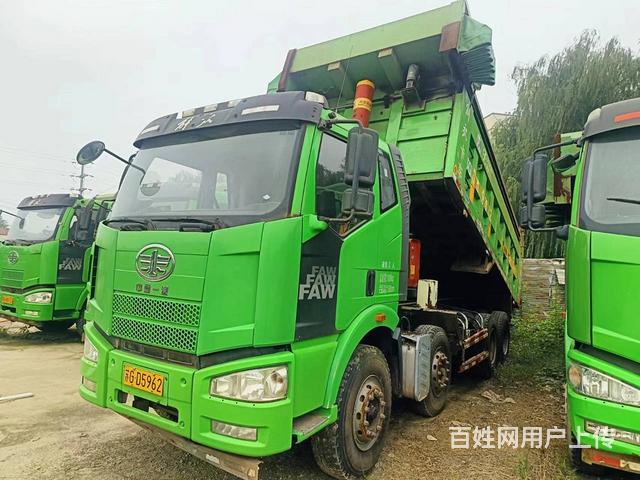 便宜出售前四后八轻皮工程自卸车的图片
