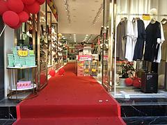 因个人原因，现将营业中的内衣店转让