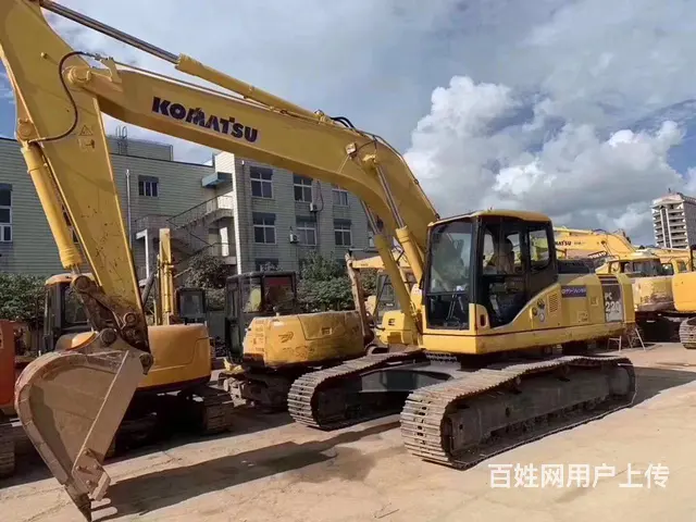 本地出售极品小松220-7二手挖掘机，手续齐可按揭的图片