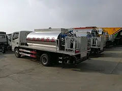 东风多利卡3-4吨沥青智能沥青洒布车厂家 可分期