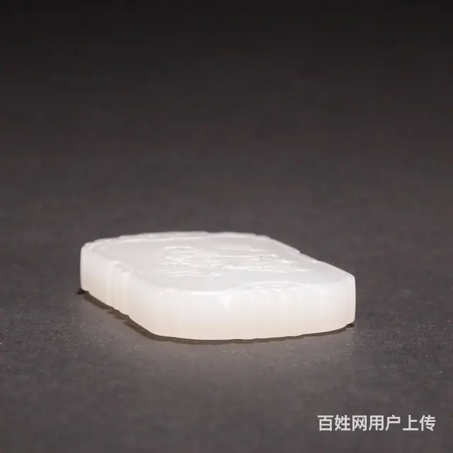 和田玉籽料狮子戏球玉牌。 - 图片 6