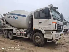 急售国四二手欧曼搅拌车 大14方336马力 后八轮