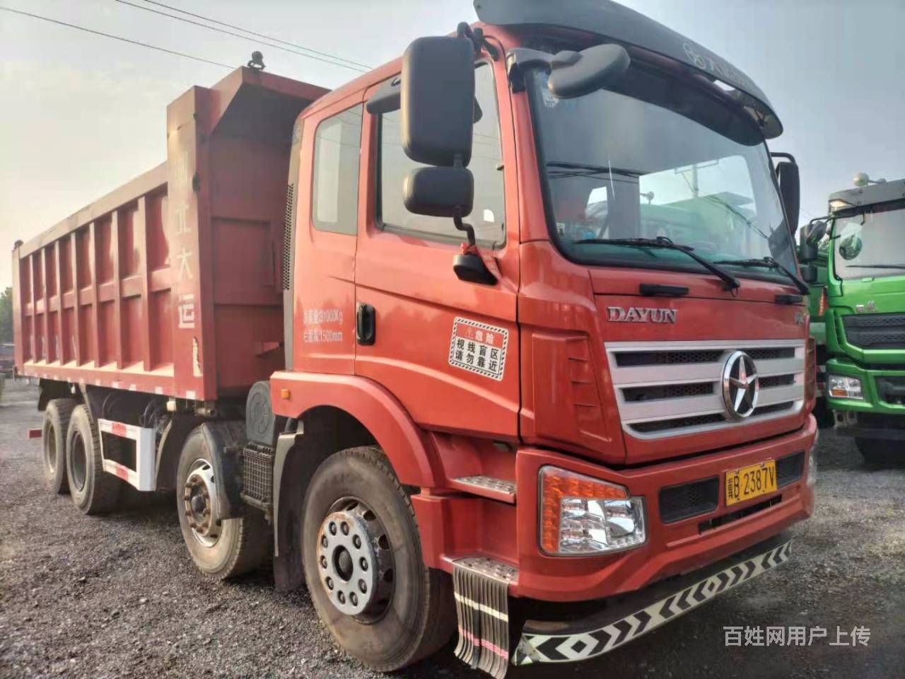 出售19年湖北大运轻皮前四后八自卸车,货箱6米2