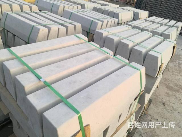青岛即墨水泥路边石生产基地,水泥混凝土路边石