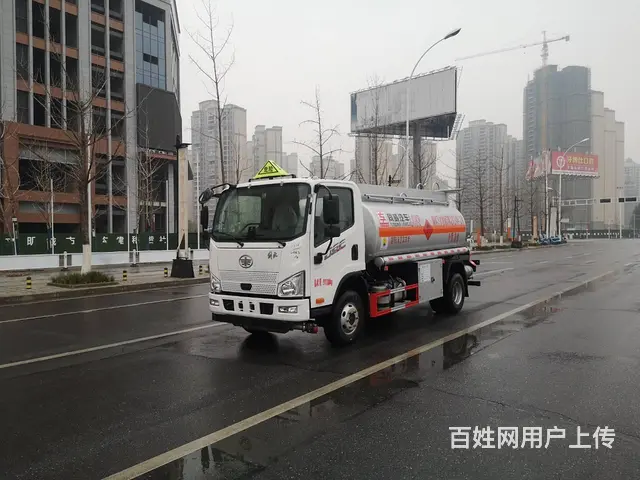 广西5吨解放6.2方加油车 - 图片 1