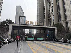 郑州绿地海珀兰轩负一层大车位