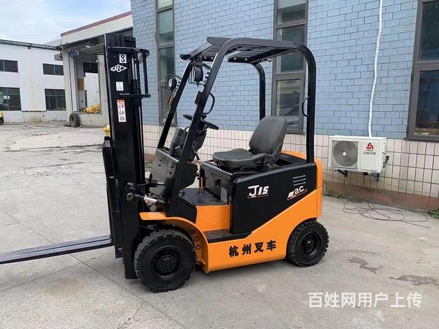 附近个人急转两台二手叉车2吨3吨电动叉车出售的图片