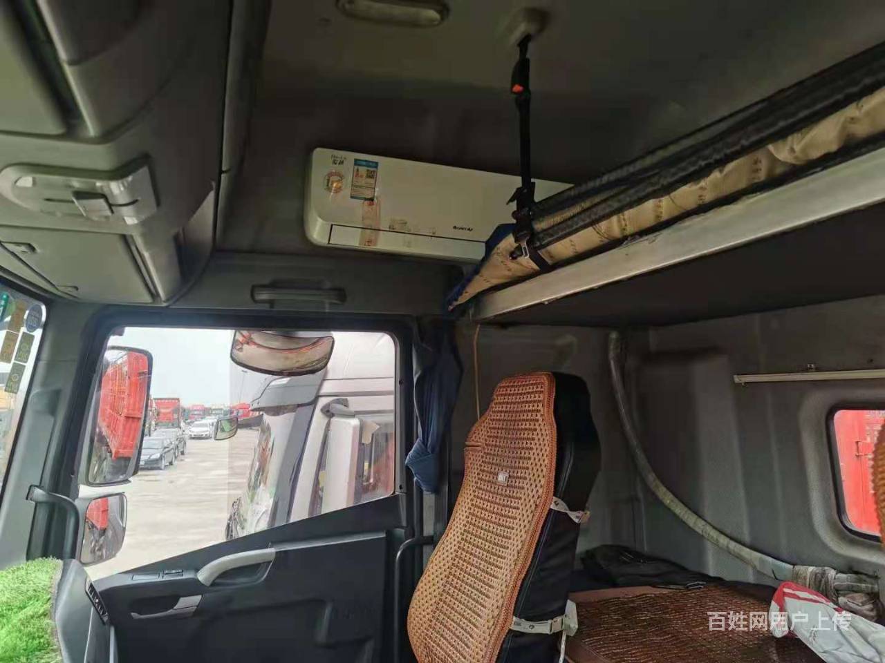 16年年底解放jh6 牵引半挂车 13米高栏挂国五