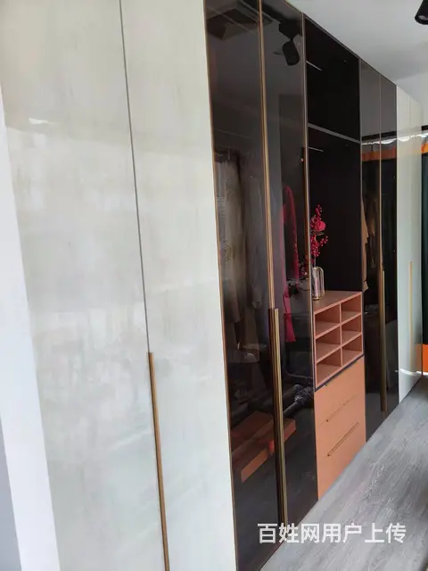 店面换样加急清，橱窗衣柜亏本低价出售，超值！99成 - 图片 2