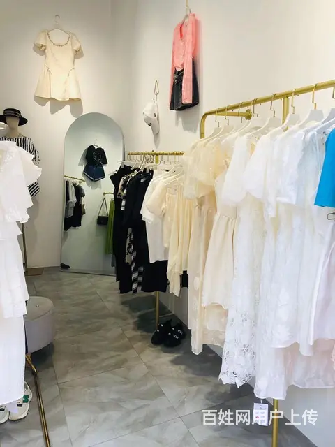 高新新街里金街服装店转让 - 图片 4