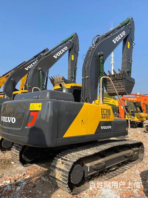 急卖二手挖掘机沃尔沃210手续全保两年包送支持分期的图片