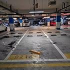 车位位于中间位子，在8.912号楼中间
