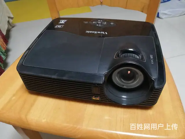 两台投影仪原机，没有维修过，八层新，低价出售。 - 图片 2