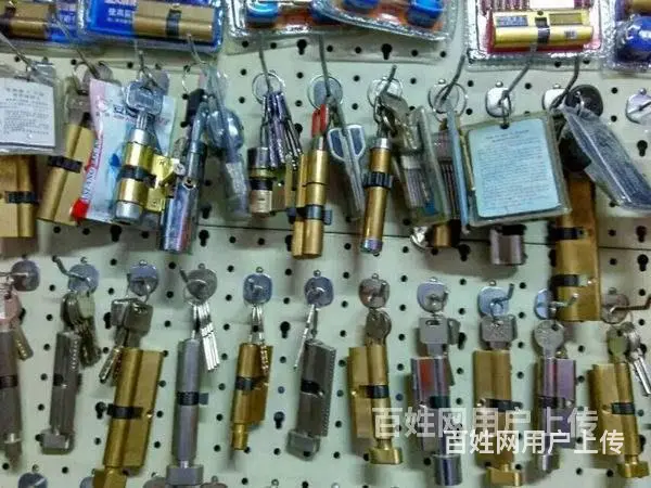 济南保利海德公开锁全市上门价格便宜开锁换锁/锁芯泉 - 图片 1