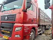 国五汕德卡半挂牵引车540马力带13米直板高栏