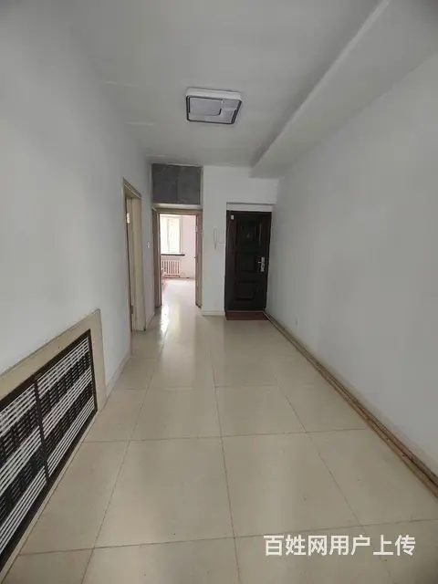 老街基振兴广场一楼。50平。商住两用包过户 - 图片 1