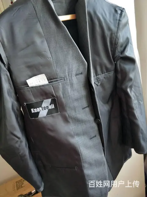 高档西服套装，纯毛料，低价转让。 - 图片 3