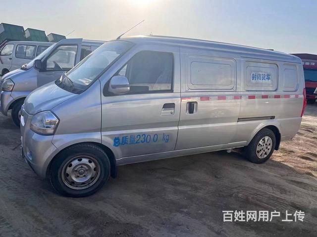 新能源封閉面包車 市裡隨便跑的圖片