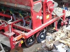 家里两套忙不过了 转让一台拖拉机加两套播种机