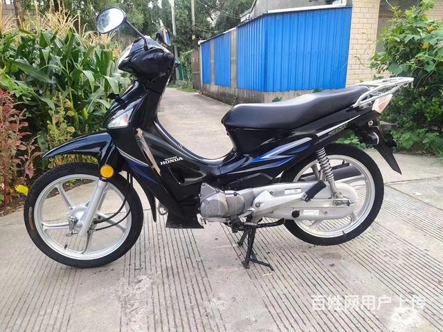 出售二手摩托车的图片