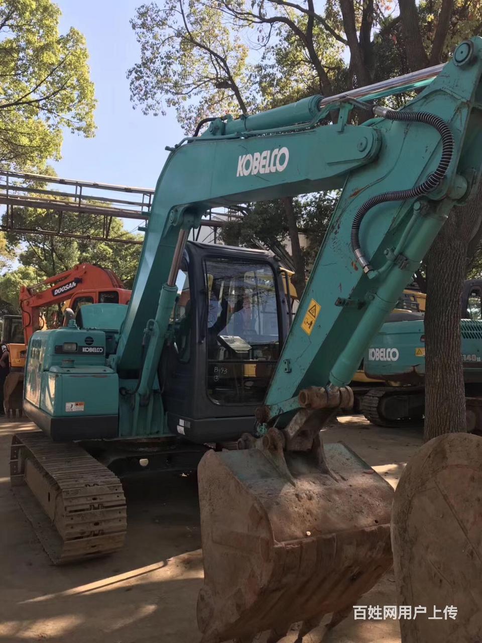 昌江 出售18年神钢75 二手挖掘机滴油不漏