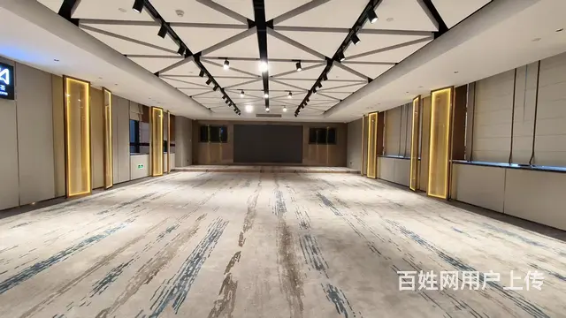 实拍半层 轻奢时尚豪华装修 商务接待 服装 轻奢直播酒类 - 图片 1