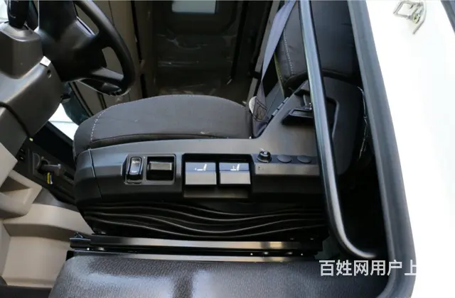 自动挡重汽豪沃9米6前四后四 三轴车厢式货车 国6 - 图片 8