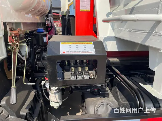大运蓝牌10吨钩臂式垃圾车 车厢可卸式垃圾车包上户 - 图片 6