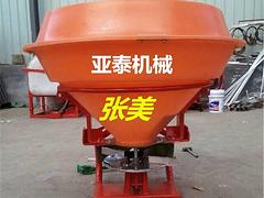 塑料桶撒肥机、单圆盘化肥、石灰抛肥机配套四轮拖拉机