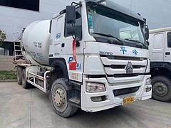 出售国四大14方后八轮二手豪沃搅拌车，340马力，